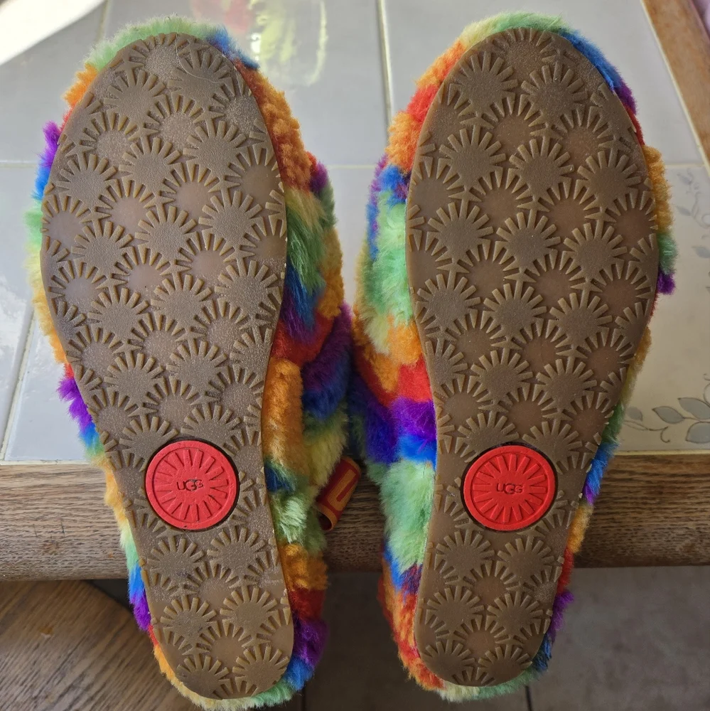 UGG Slides 🌈 - Picture 4 of 5